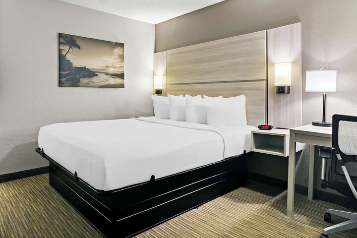 Room 20 of 35