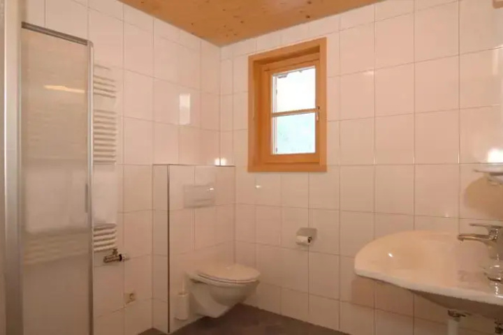Room 5 of 11