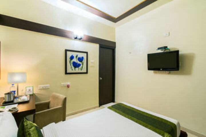 Room 13 of 36