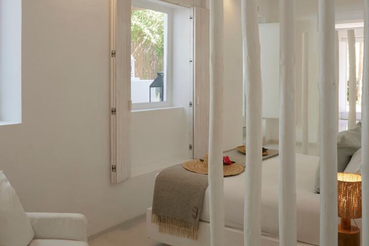 Room 44 of 275