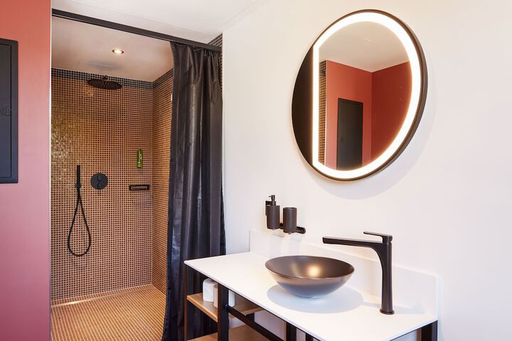 Room 28 of 38