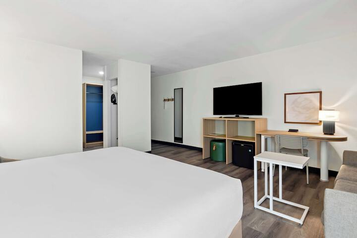 1 King Bed (9 of 13)