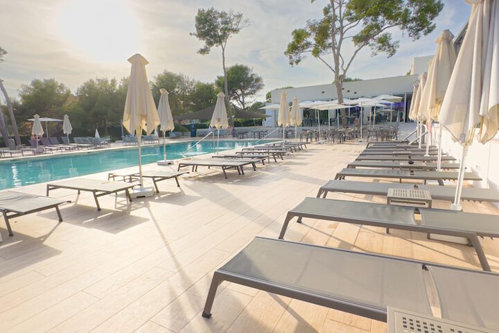 Pool 44 of 101