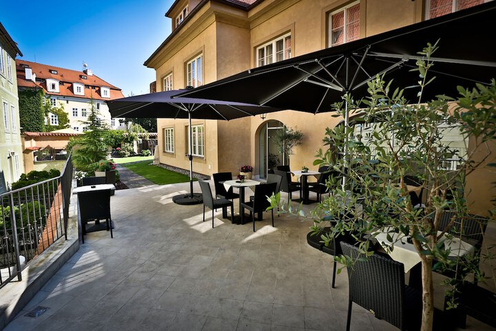 Terrace/Patio 126 of 136