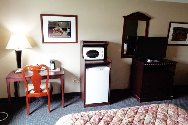 Classic 2 Queen Beds (4 of 5)