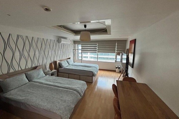 Room 9 of 15