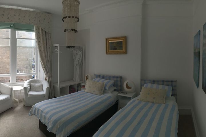 Room 4 of 17