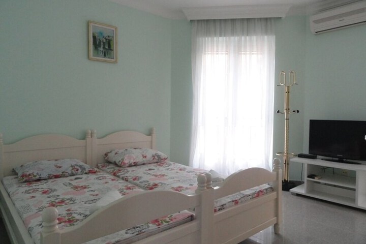 Room 10 of 25