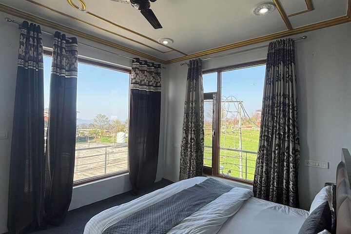 Room 8 of 18