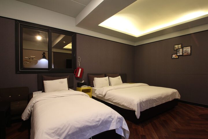 Room 34 of 84