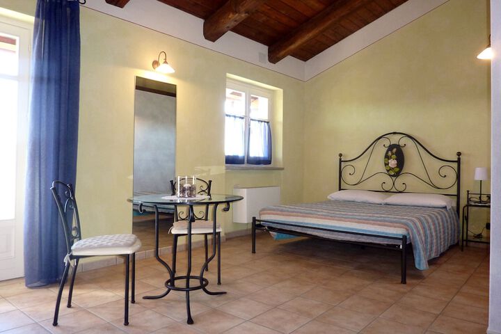 Room 8 of 34