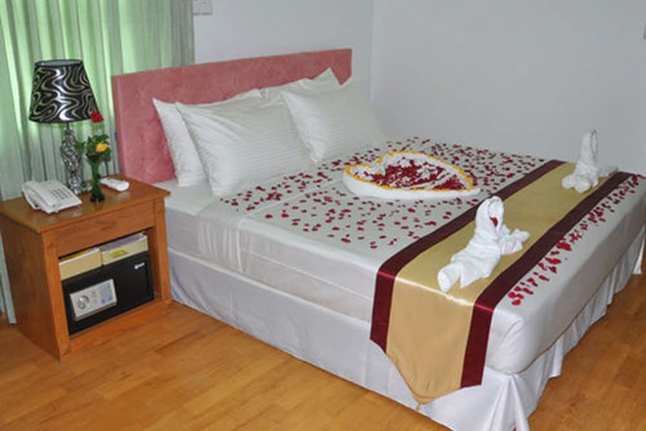 Room 12 of 26