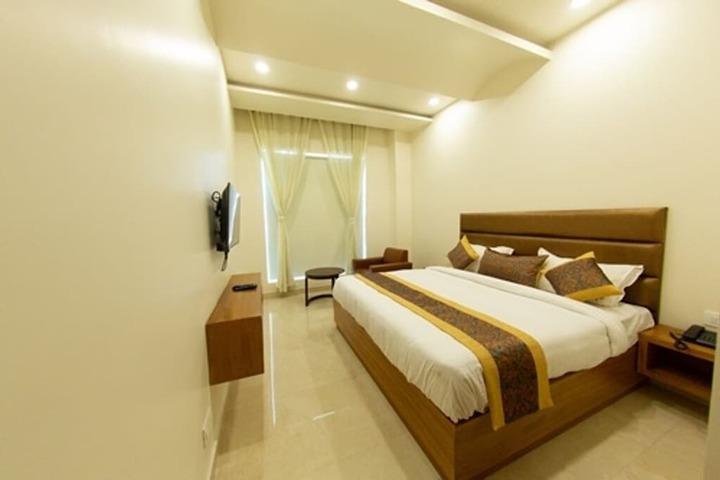 Room 2 of 7