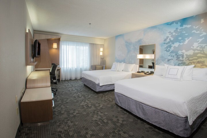 2 Queen Beds (2 of 9)