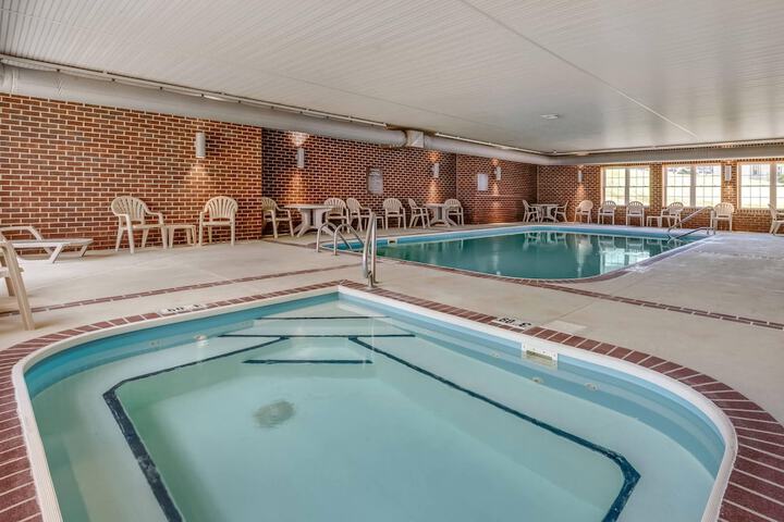 Swimming pool at Comfort Suites Hotel and Conference Center