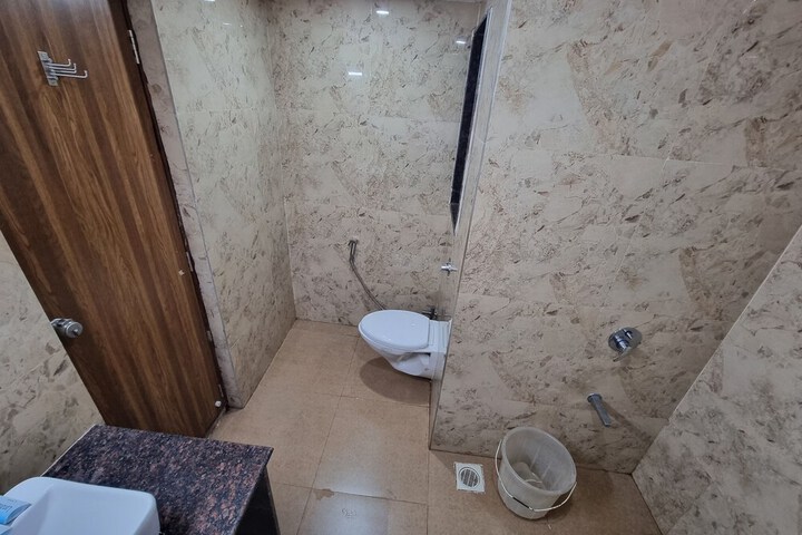Room 16 of 38