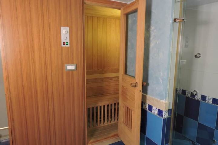 Room 7 of 27