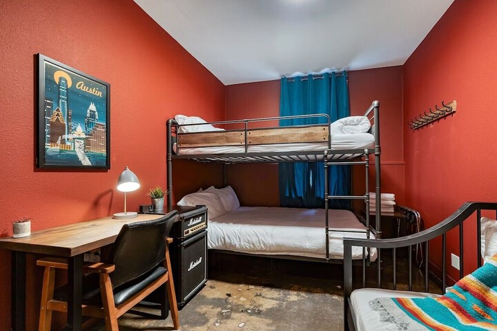 Room 34 of 65