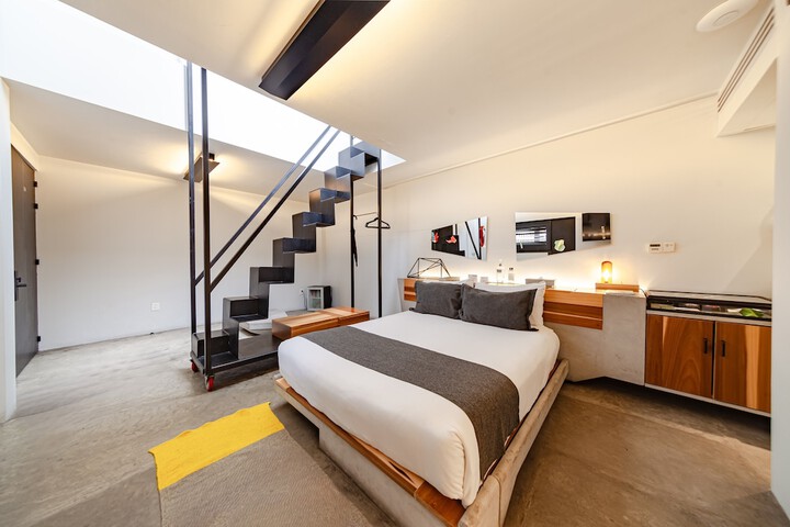 Room 37 of 65