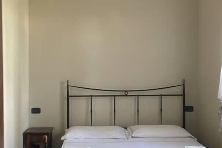 Room 5 of 37