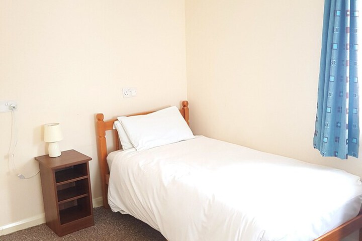 Room 4 of 6