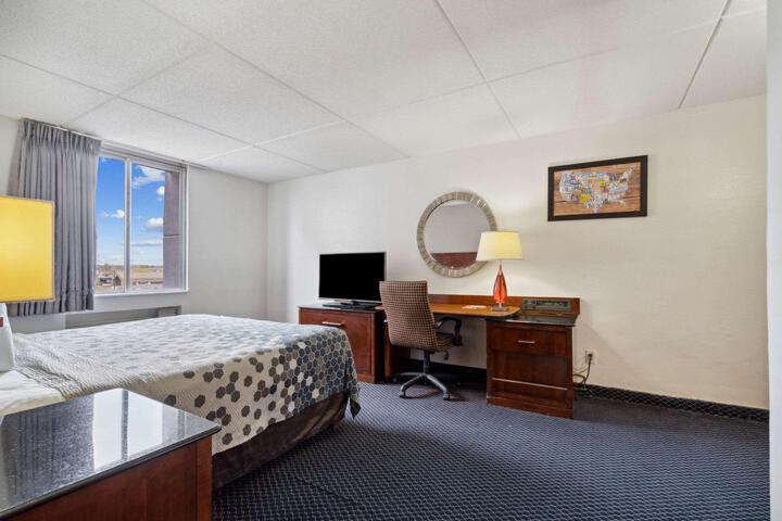 1 King Bed (8 of 10)