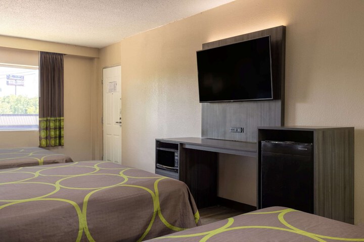 2 Double Beds (7 of 9)