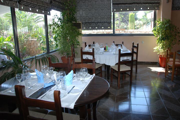 Dining 35 of 43