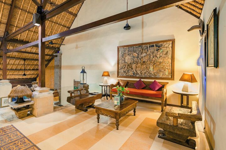 Entrance & Lobby