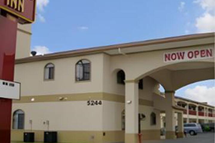 Palace Inn Baytown at Garth Rd in Baytown, TX