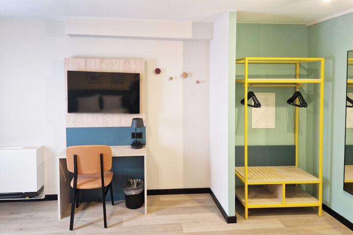 Room 22 of 38