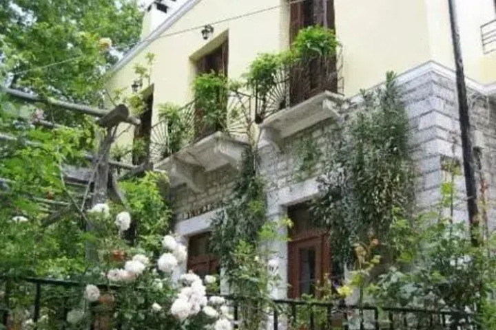 THE LOST UNICORN HOTEL