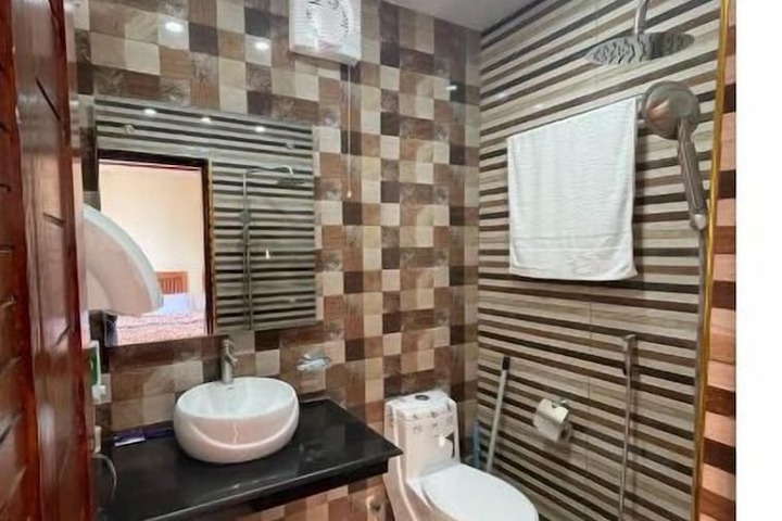 Room 12 of 20