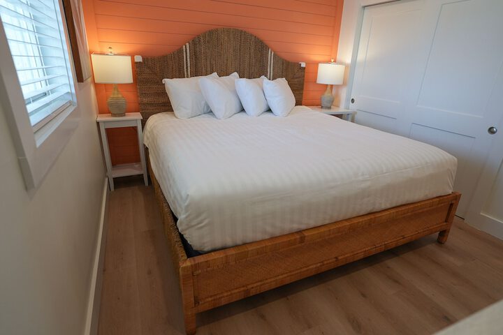 Room 6 of 115