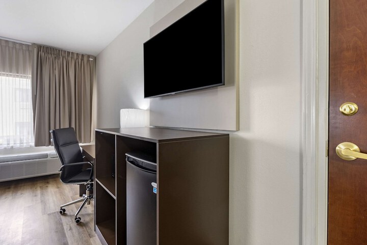2 Double Beds (3 of 4)