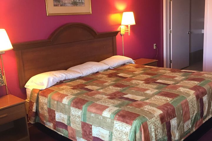 Room 6 of 33