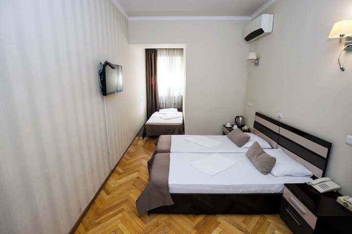 Room 52 of 190