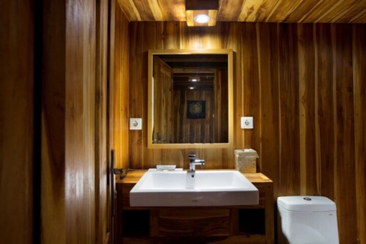Room 17 of 28