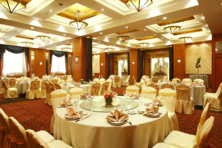 Ballroom/Hall 56 of 64