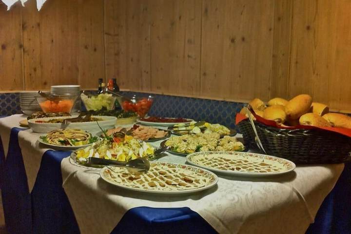 Dining 18 of 29