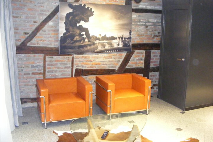 Room 6 of 19