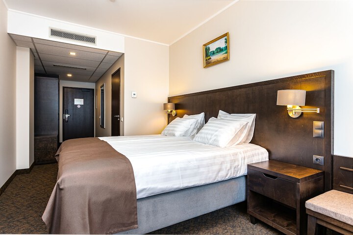 Room 26 of 37