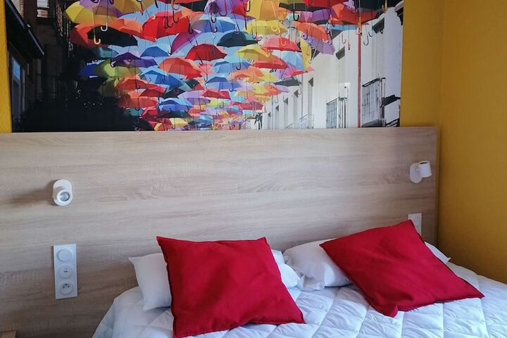 Room 12 of 63