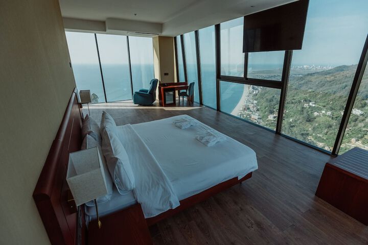 Room 5 of 101