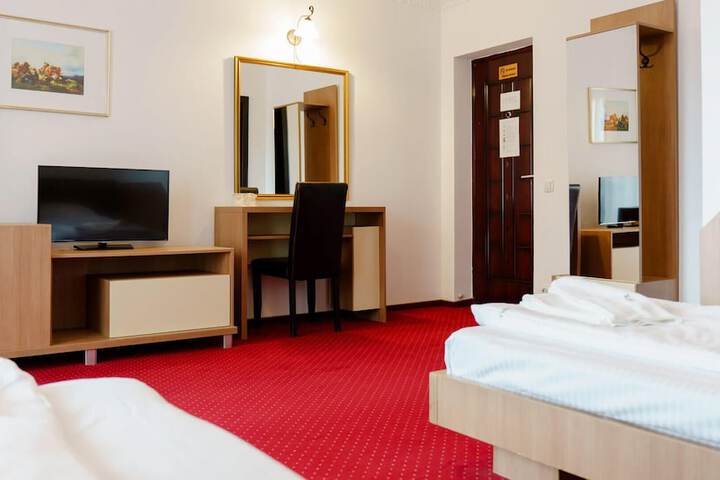 Room 16 of 191