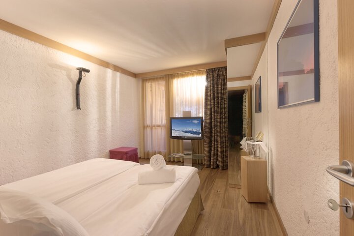 Room 15 of 118
