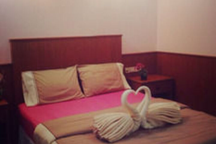 Room 9 of 15