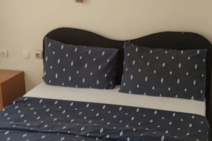 Room 9 of 12