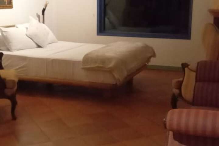 Room 32 of 33