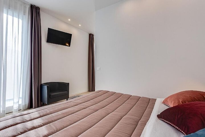 Room 10 of 31